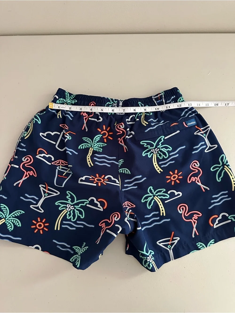 Chubbies Neon Tropical Swim Trunks Men’s Small Palm Tree Flamingo ResortWear